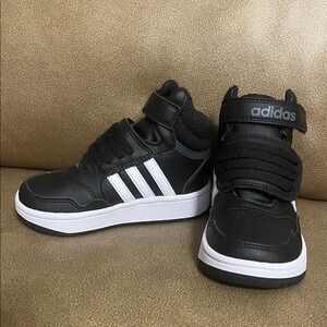 Adidas Kids Shoes: Size 7K (toddler)